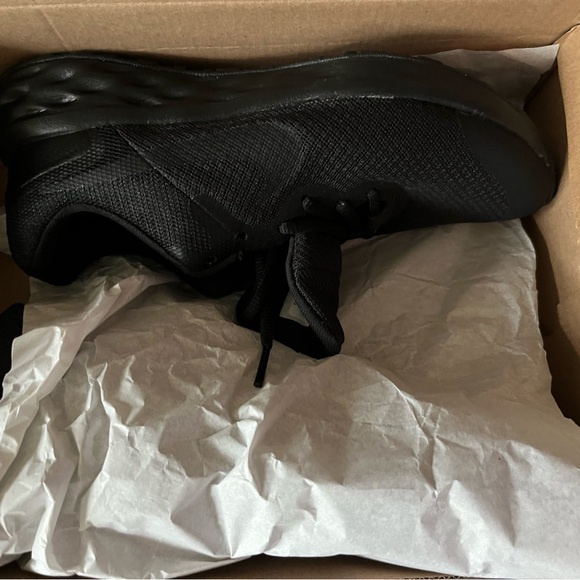 Nike’s Move to Zero. New - Picture 2 of 2